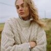 Aran-Pullover mit Zopfmuster