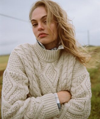 Aran-Pullover mit Zopfmuster