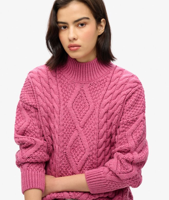 Aran-Pullover mit Zopfmuster Aran-Pullover mit Zopfmuster