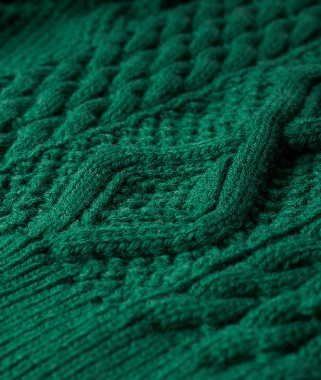 Aran-Pullover mit Zopfmuster Aran-Pullover mit Zopfmuster
