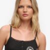 Athletic Essentials Cami-Oberteil mit bestickten Knöpfen Athletic Essentials Cami-Oberteil mit bestickten Knöpfen