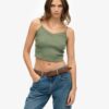 Athletic Essentials Cropped-Top mit Spitzenbesatz