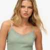 Athletic Essentials Cropped-Top mit Spitzenbesatz
