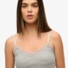 Athletic Essentials Cropped-Top mit Spitzenbesatz