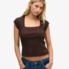 Athletic Essentials Oberteil mit quadratischem Ausschnitt Athletic Essentials Oberteil mit quadratischem Ausschnitt