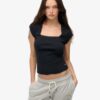 Athletic Essentials Oberteil mit quadratischem Ausschnitt Athletic Essentials Oberteil mit quadratischem Ausschnitt