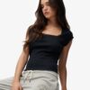 Athletic Essentials Oberteil mit quadratischem Ausschnitt Athletic Essentials Oberteil mit quadratischem Ausschnitt