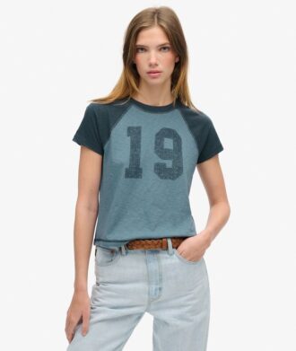 Athletic Essentials Raglan-T-Shirt mit tailliertem Schnitt Athletic Essentials Raglan-T-Shirt mit tailliertem Schnitt