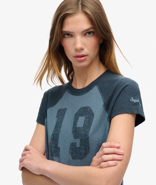 Athletic Essentials Raglan-T-Shirt mit tailliertem Schnitt Athletic Essentials Raglan-T-Shirt mit tailliertem Schnitt