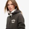 Athletic Essentials Relaxed Crop Zip-Kapuzenpullover Athletic Essentials Relaxed Crop Zip-Kapuzenpullover