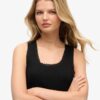 Athletic Essentials Vintage-Oberteil mit Spitzenbesatz Athletic Essentials Vintage-Oberteil mit Spitzenbesatz