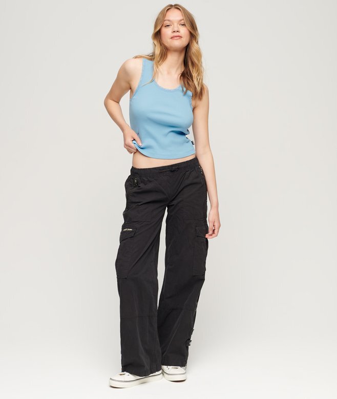 Athletic Essentials Vintage-Oberteil mit Spitzenbesatz Athletic Essentials Vintage-Oberteil mit Spitzenbesatz