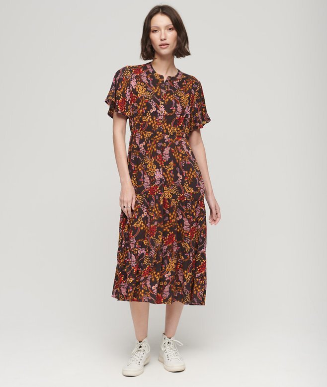 Bedrucktes, kurzärmeliges, gestuftes Midikleid Bedrucktes, kurzärmeliges, gestuftes Midikleid