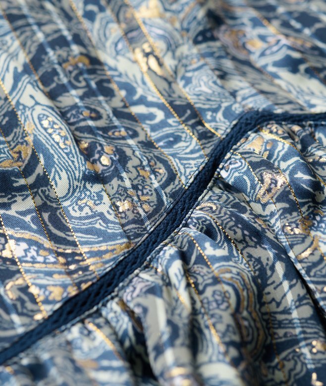 Bedrucktes, langärmeliges Minikleid in Metallic-Optik Bedrucktes, langärmeliges Minikleid in Metallic-Optik