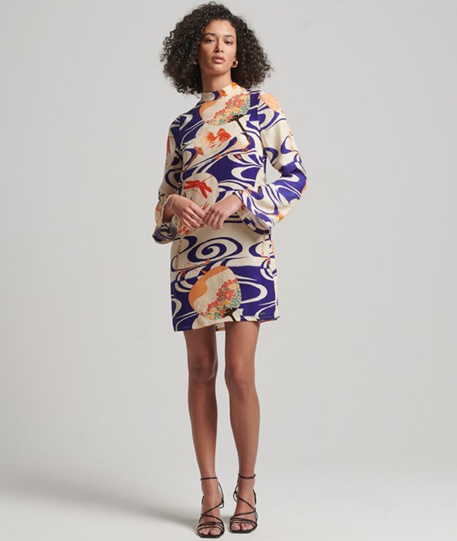 Bedrucktes Minikleid mit langen Ärmeln Bedrucktes Minikleid mit langen Ärmeln