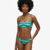 Bikini-Slip aus recyceltem Stoff mit Tie-Dye-Muster Bikini-Slip aus recyceltem Stoff mit Tie-Dye-Muster