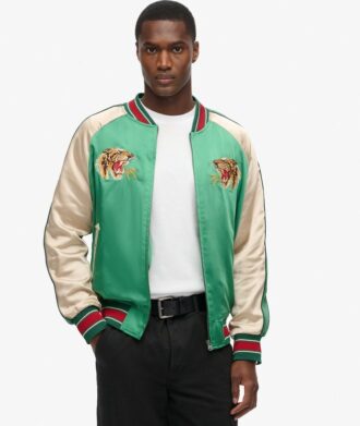 Bomberjacke mit Sukajan-Stickerei
