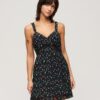 Cami-Kleid mit V-Ausschnitt und Spitzenbesatz Cami-Kleid mit V-Ausschnitt und Spitzenbesatz