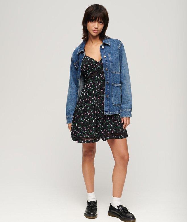 Cami-Kleid mit V-Ausschnitt und Spitzenbesatz Cami-Kleid mit V-Ausschnitt und Spitzenbesatz