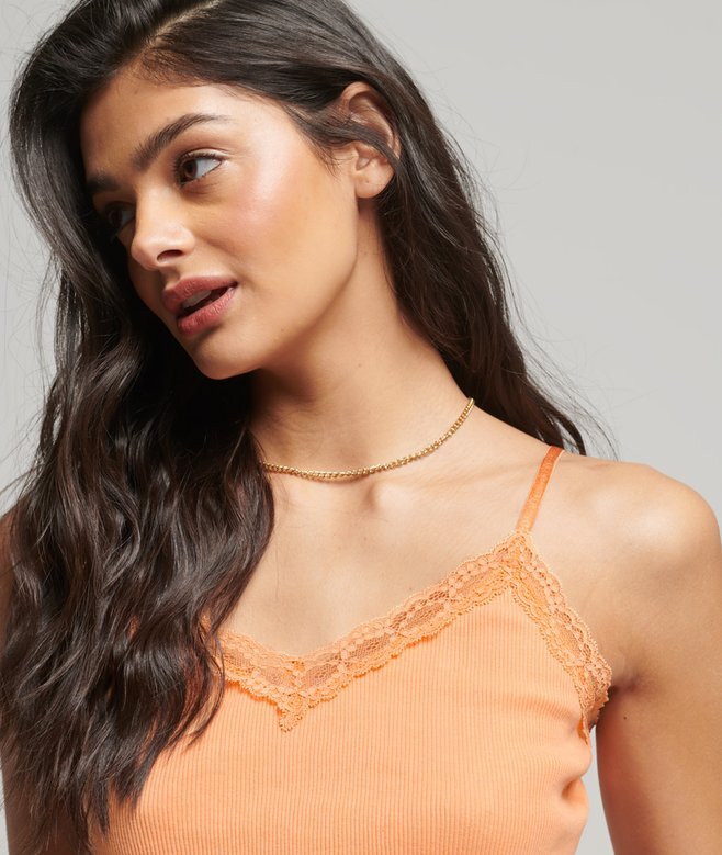 Cami-Oberteil mit Rippspitzenbesatz Cami-Oberteil mit Rippspitzenbesatz