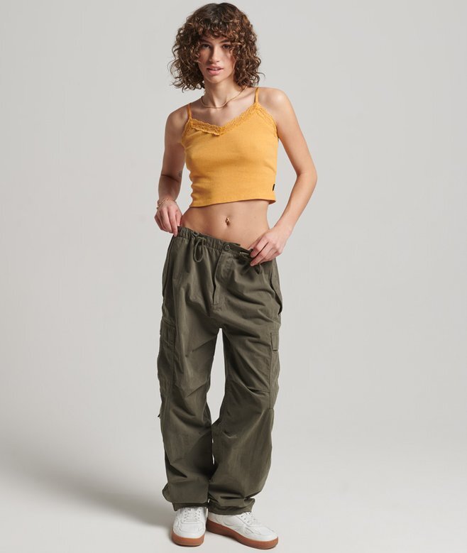 Cami-Oberteil mit Rippspitzenbesatz Cami-Oberteil mit Rippspitzenbesatz