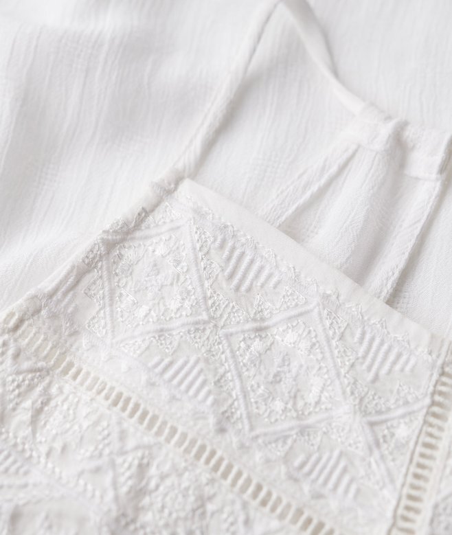 Cami-Oberteil mit Vintage-Spitzenpasse Cami-Oberteil mit Vintage-Spitzenpasse