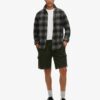 Cargo-Shorts mit Kontrastnähten Cargo-Shorts mit Kontrastnähten