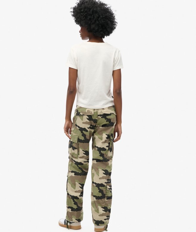 Cargohose mit niedriger Leibhöhe und geradem Schnitt Cargohose mit niedriger Leibhöhe und geradem Schnitt