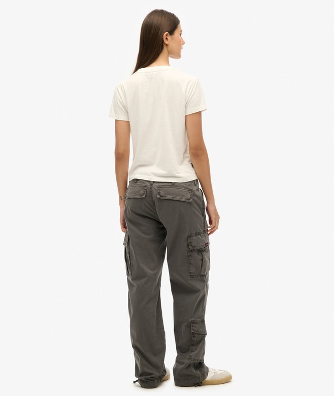 Cargohose mit niedriger Leibhöhe und geradem Schnitt Cargohose mit niedriger Leibhöhe und geradem Schnitt