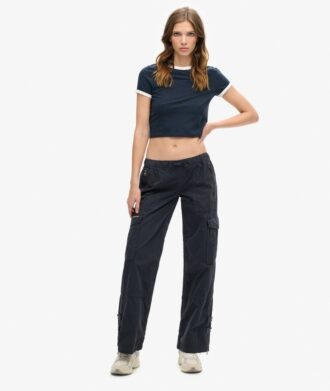 Cargohose mit niedriger Leibhöhe und weitem Bein Cargohose mit niedriger Leibhöhe und weitem Bein