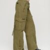 Cargohose mit niedriger Leibhöhe und weitem Bein Cargohose mit niedriger Leibhöhe und weitem Bein