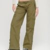 Cargohose mit niedriger Leibhöhe und weitem Bein Cargohose mit niedriger Leibhöhe und weitem Bein