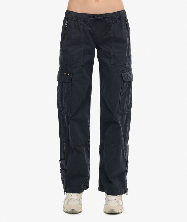 Cargohose mit niedriger Leibhöhe und weitem Bein Cargohose mit niedriger Leibhöhe und weitem Bein