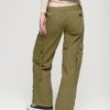Cargohose mit niedriger Leibhöhe und weitem Bein Cargohose mit niedriger Leibhöhe und weitem Bein