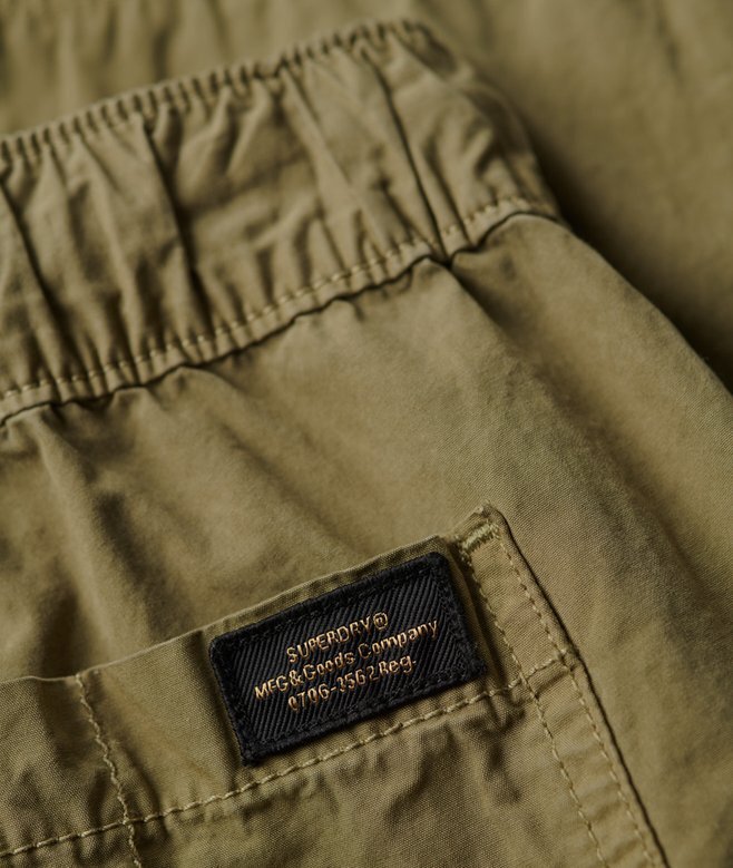 Cargohose mit niedriger Leibhöhe und weitem Bein Cargohose mit niedriger Leibhöhe und weitem Bein