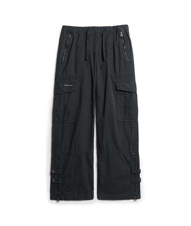 Cargohose mit niedriger Leibhöhe und weitem Bein Cargohose mit niedriger Leibhöhe und weitem Bein