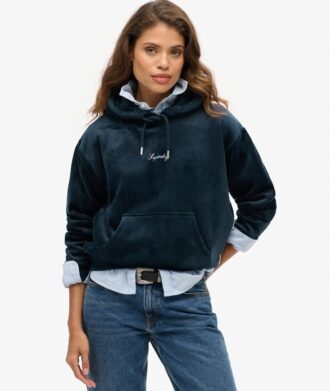 Country Club Velours-Kapuzenpullover mit lockerer Passform Country Club Velours-Kapuzenpullover mit lockerer Passform