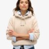 Country Club Velours-Kapuzenpullover mit lockerer Passform Country Club Velours-Kapuzenpullover mit lockerer Passform