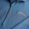 Essential Logo Sweatshirt mit halbem Reißverschluss Essential Logo Sweatshirt mit halbem Reißverschluss