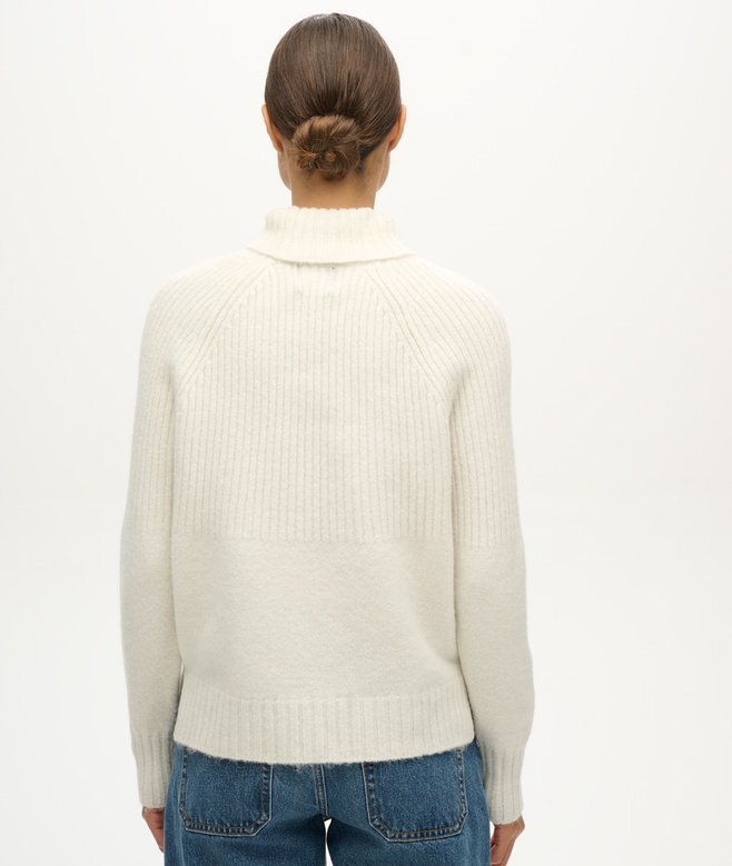 Essential Rollkragenpullover aus Rippstrick Essential Rollkragenpullover aus Rippstrick