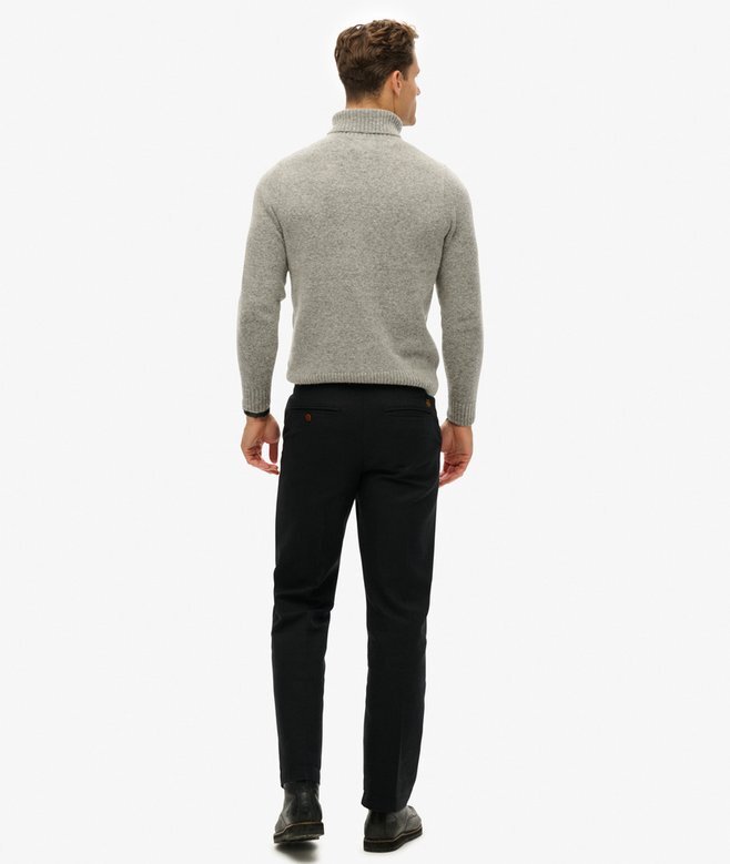Gerade geschnittene Chino-Hose Gerade geschnittene Chino-Hose