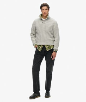 Gerippter Pullover mit halben Knöpfen