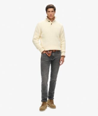 Gerippter Pullover mit halben Knöpfen