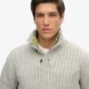 Gerippter Pullover mit halben Knöpfen Gerippter Pullover mit halben Knöpfen