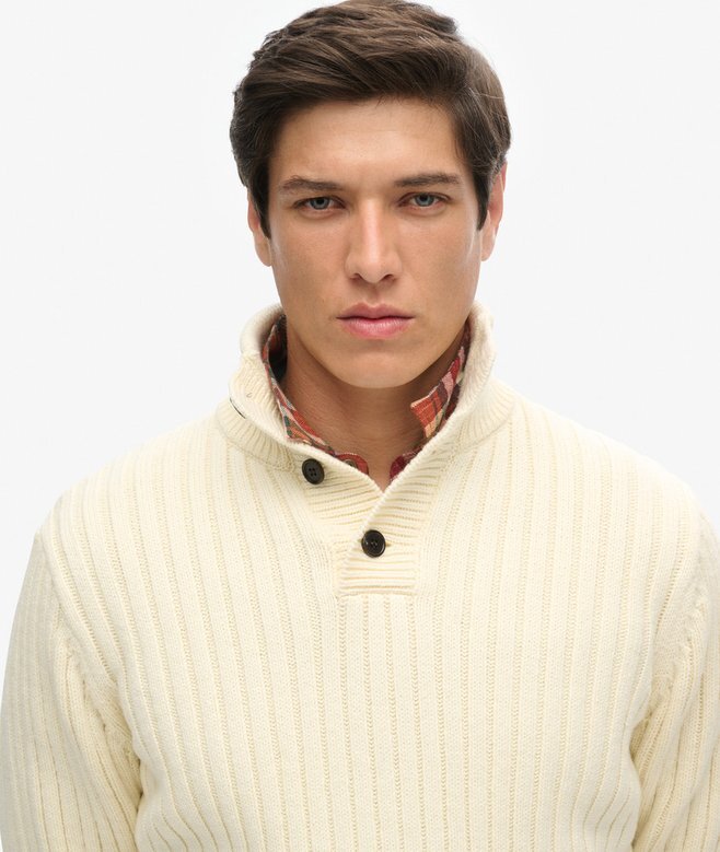 Gerippter Pullover mit halben Knöpfen Gerippter Pullover mit halben Knöpfen