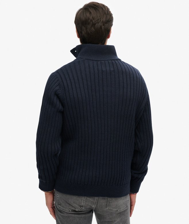 Gerippter Pullover mit halben Knöpfen Gerippter Pullover mit halben Knöpfen