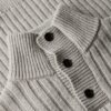 Gerippter Pullover mit halben Knöpfen Gerippter Pullover mit halben Knöpfen