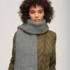 Gerippter Strickschal