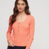 Geripptes Langarm-Henley-Oberteil Geripptes Langarm-Henley-Oberteil