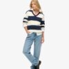 Gestreifter Oversize-Pullover mit Zopfmuster und V-Ausschnitt